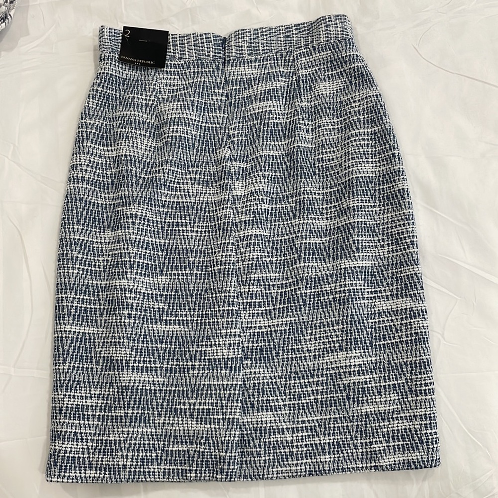 Bannana Republic Women’s Blue and White knit pencil skirt - Picture 3 of 7